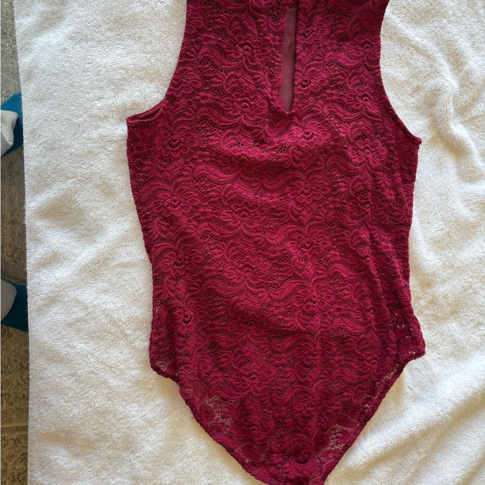 Monteau Lace Sleeveless Bodysuit in Wine